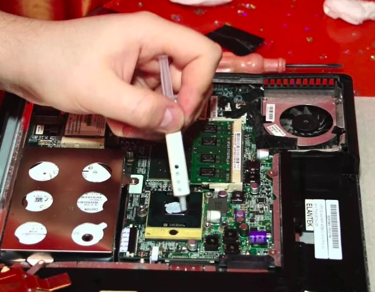 Чистка ноутбука от пыли и замена термопасты в районе Восточное Бирюлево города Москвы